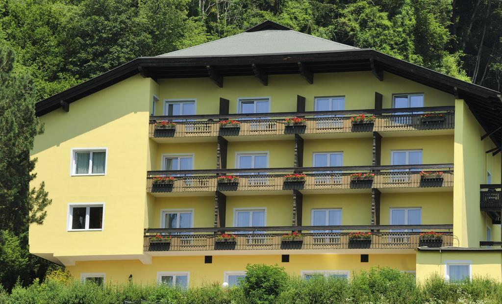 Bellis Hotel Sankt Urban Екстер'єр фото